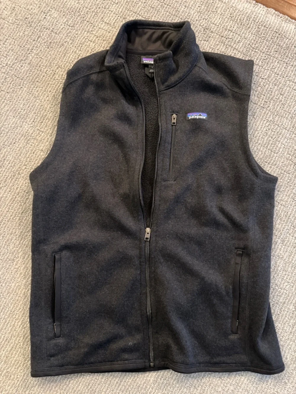 Men’s Large NWOT Patagonia Black vest - Picture 1 of 2
